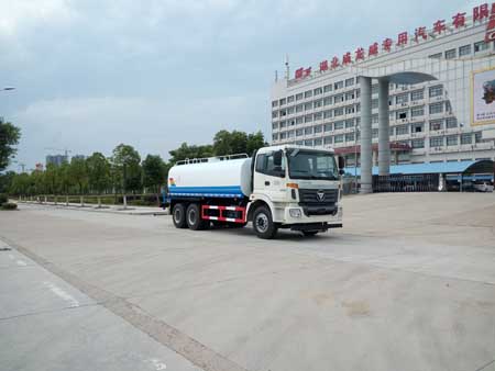 我司发往东莞大岭山三台洒水车顺利发车
